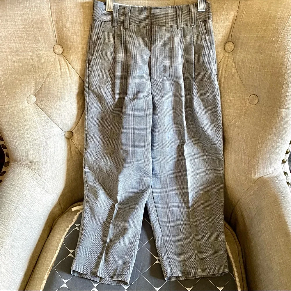 Kids White and Gray Matching Set with Red Tie - Picture 9 of 9